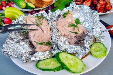 Charcoal-Grilled Pork Tenderloin in Foil
