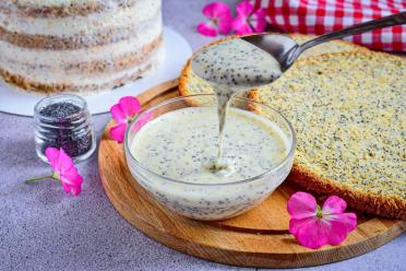 Easy Fragrant Poppy Seed Cake Layers