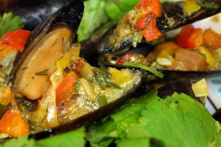 Creamy Mussels with Mushrooms