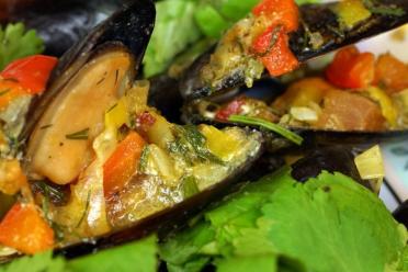 Creamy Mussels with Mushrooms