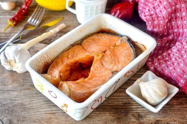 Juicy Oven-Baked Salmon with Lemon Marinade