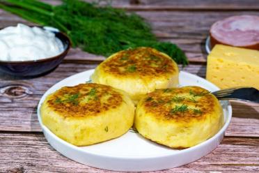 Cheesy Ham-Stuffed Potato Cutlets