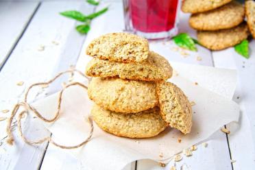 Simple, Delicious Homemade Oatmeal Cookies