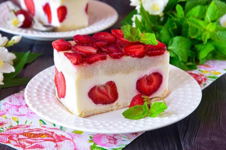 Strawberry Summer Delight Cake