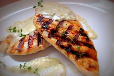 Juicy Grilled Chicken with Creamy Spicy Sauce