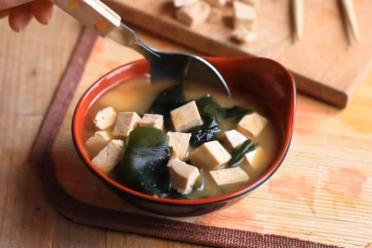 Quick and Tasty Wakame Seaweed Soup