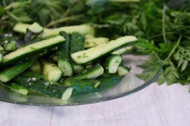 Quick and Crunchy Bagged Cucumbers