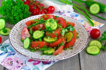Fresh Cucumber & Tomato Herb Salad