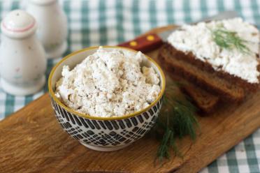 Creamy Walnut Cottage Cheese Spread
