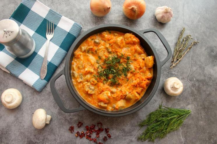 Creamy Chicken Goulash with Mushrooms