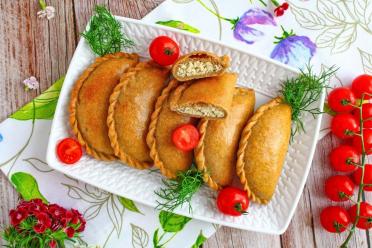 Easy Rye Flour Oven Pies Without Yeast