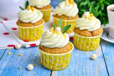 Fluffy Carrot Cupcakes with Butter Cream
