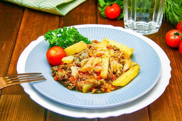 Hearty Stewed Cabbage with Meat and Potatoes