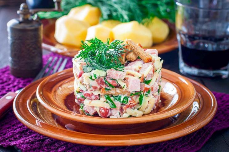 Quick Ham & Bean Salad with Cheese and Croutons