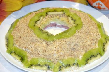 Kiwi Chicken Salad with Nutty Freshness