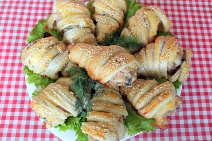 Puff Pastry Chicken Legs: Easy & Festive Dish