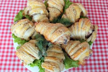 Puff Pastry Chicken Legs: Easy & Festive Dish