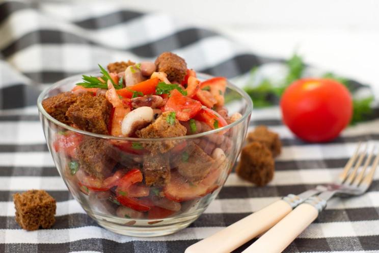 Quick and Tasty Bean and Tomato Salad