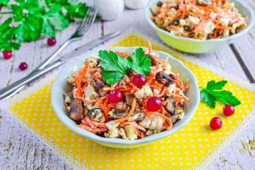 Chicken, Korean Carrot & Mushroom Salad