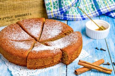Spiced Honey Gingerbread Cake
