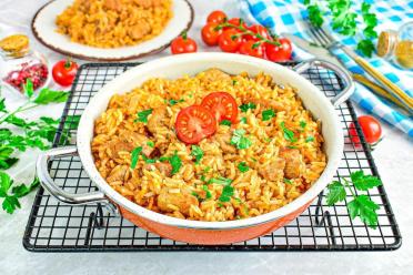 Tomato-Infused Pilaf with Meat