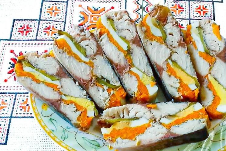 Stuffed Mackerel with Egg and Carrots