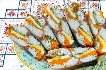 Stuffed Mackerel with Egg and Carrots