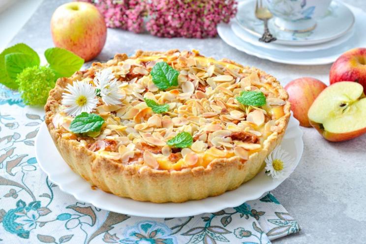 Bavarian Apple Pie with Shortbread and Walnut Topping