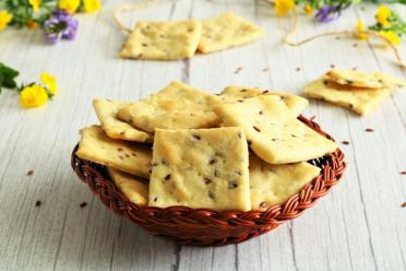 Homemade Crispy Crackers