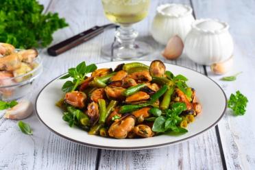 Quick & Easy Skillet Mussels in 20 Minutes