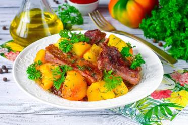 Smoky Stewed Potatoes with Pork Ribs