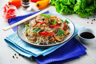 Chicken & Mushroom Funchoza: Quick Asian Delight