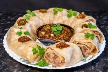 Steamed Meat-Filled Khanum Roll