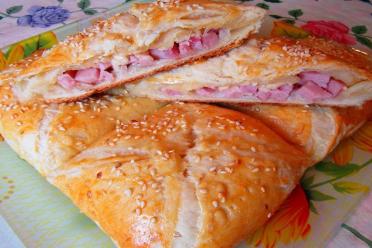 Ham and Cheese Puff Pastry Pockets