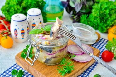 Quick and Spicy Pickled Herring