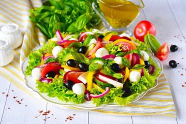 Smoked Chicken Salad with Fresh Veggies and Mozzarella