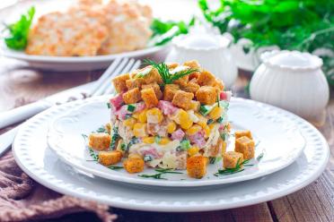 Quick Corn Sausage Salad with Croutons