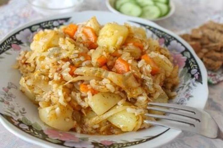 Hearty Cabbage Stew with Rice and Potatoes