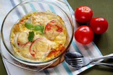 Oven-Baked Gourmet Pink Salmon with Stewed Vegetables