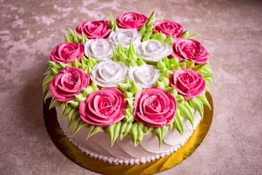 Holiday Peach Cream Flower Cake