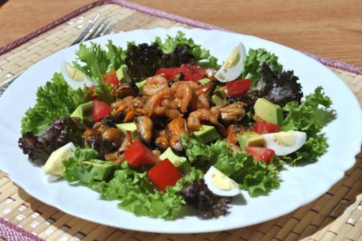 Seafood Lover's Delight: Mussel and Shrimp Salad