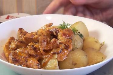 Sour Cream & Garlic Chicken Fillet with Onions