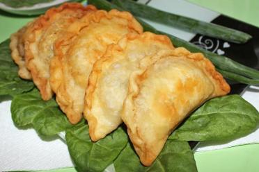 Juicy Two-Bite Ural Meat Pies (Posikunchiki)