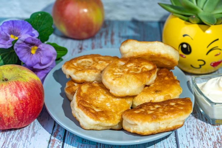 Fluffy Kefir Pancakes with Juicy Apples