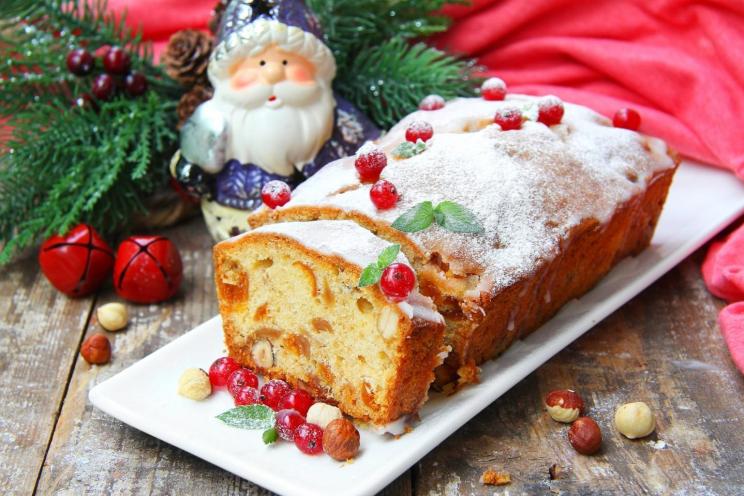 Festive Dried Fruit & Nut Christmas Cake Festive Dried Fruit & Nut Christmas Cake