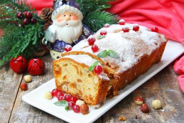 Festive Dried Fruit & Nut Christmas Cake