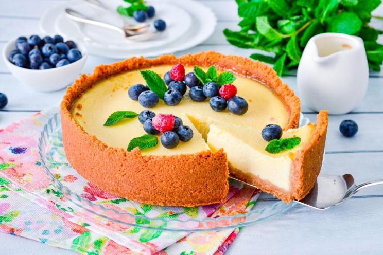 Sour Cream Cheesecake: Affordable and Easy!