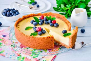 Sour Cream Cheesecake: Affordable and Easy!