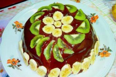 No-Bake Gingerbread Nut Cake with Sour Cream & Fruit
