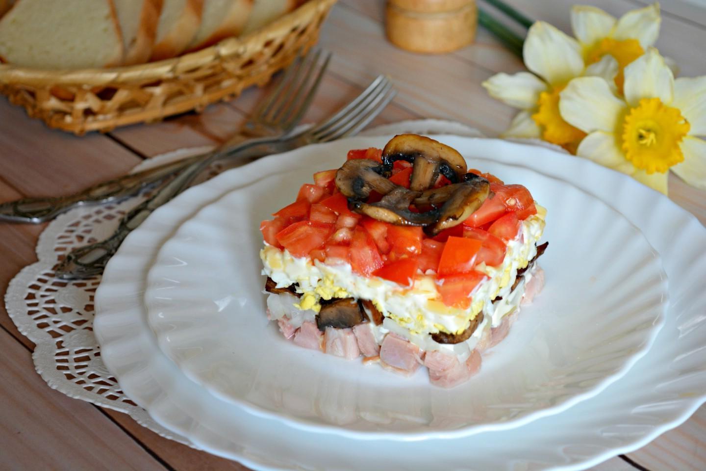 Chicken, Egg, and Mushroom Salad Delight